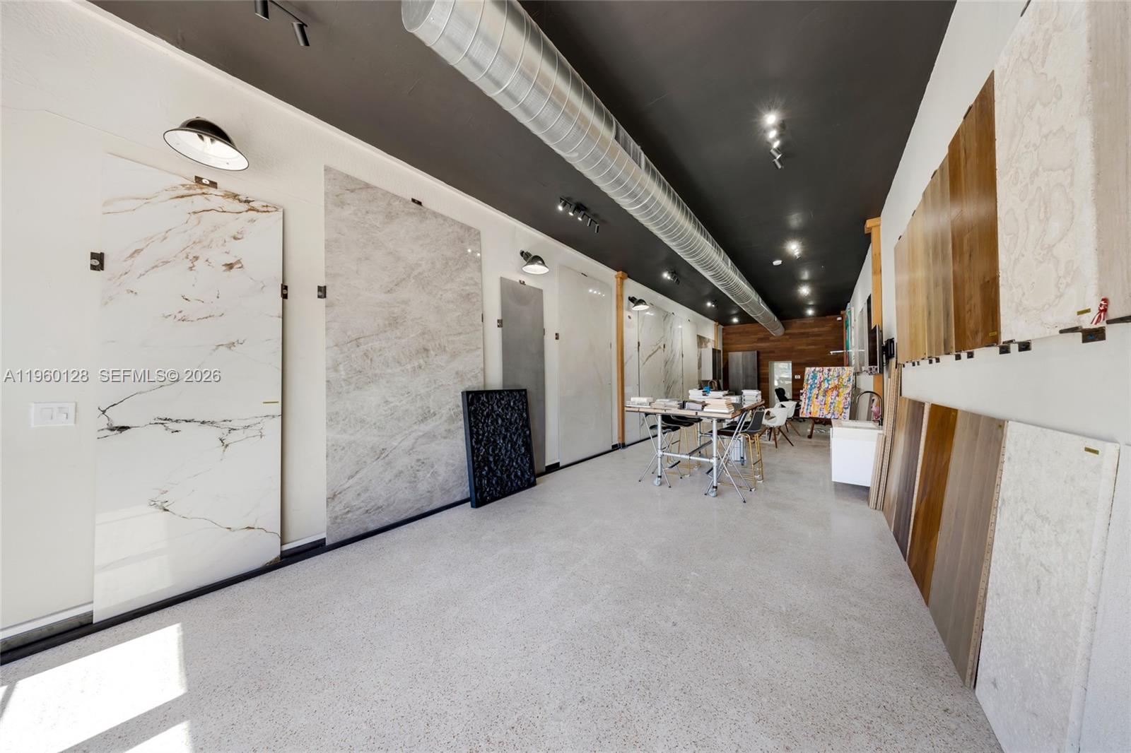   /   кв.футов $ 2026-02-05 0 Фото