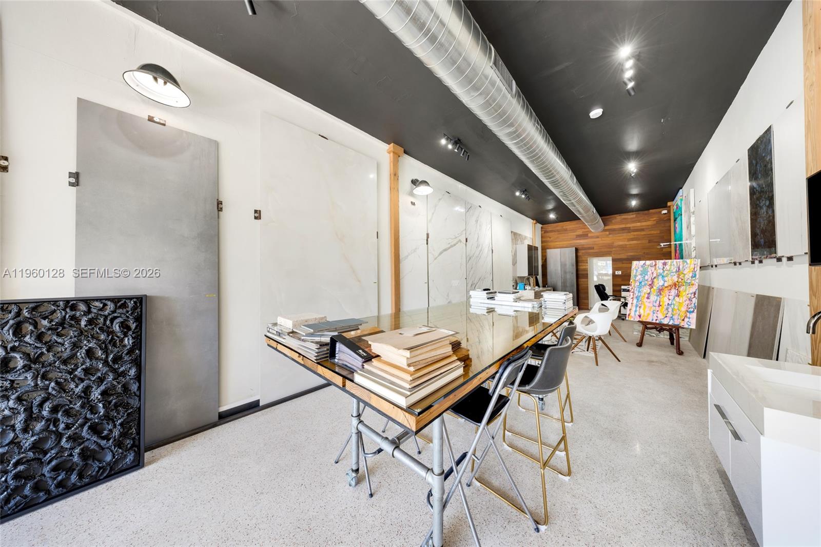   /   кв.футов $ 2026-02-05 0 Фото