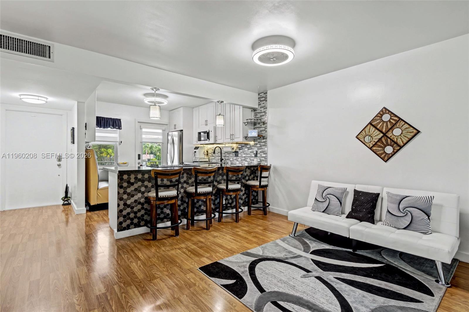 See details 207 2 / 2 992 sq. ft. $ 2026-02-05 0 Photo