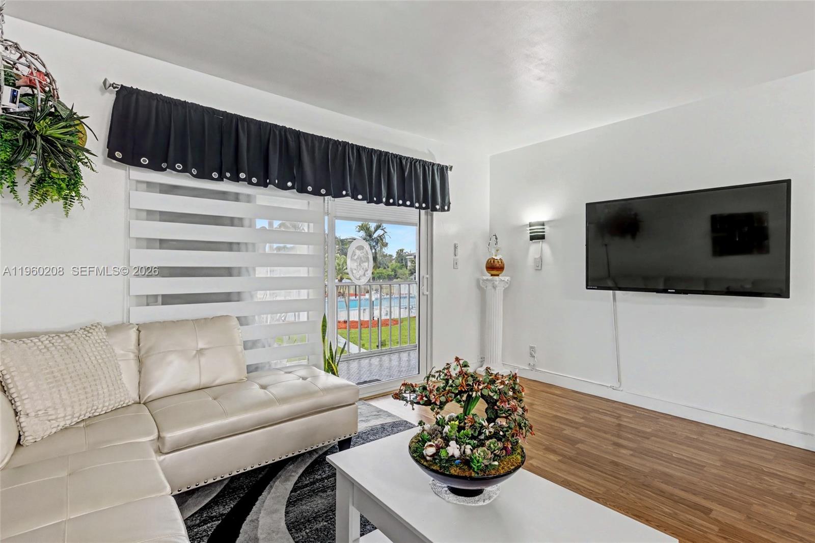 See details 207 2 / 2 992 sq. ft. $ 2026-02-05 0 Photo