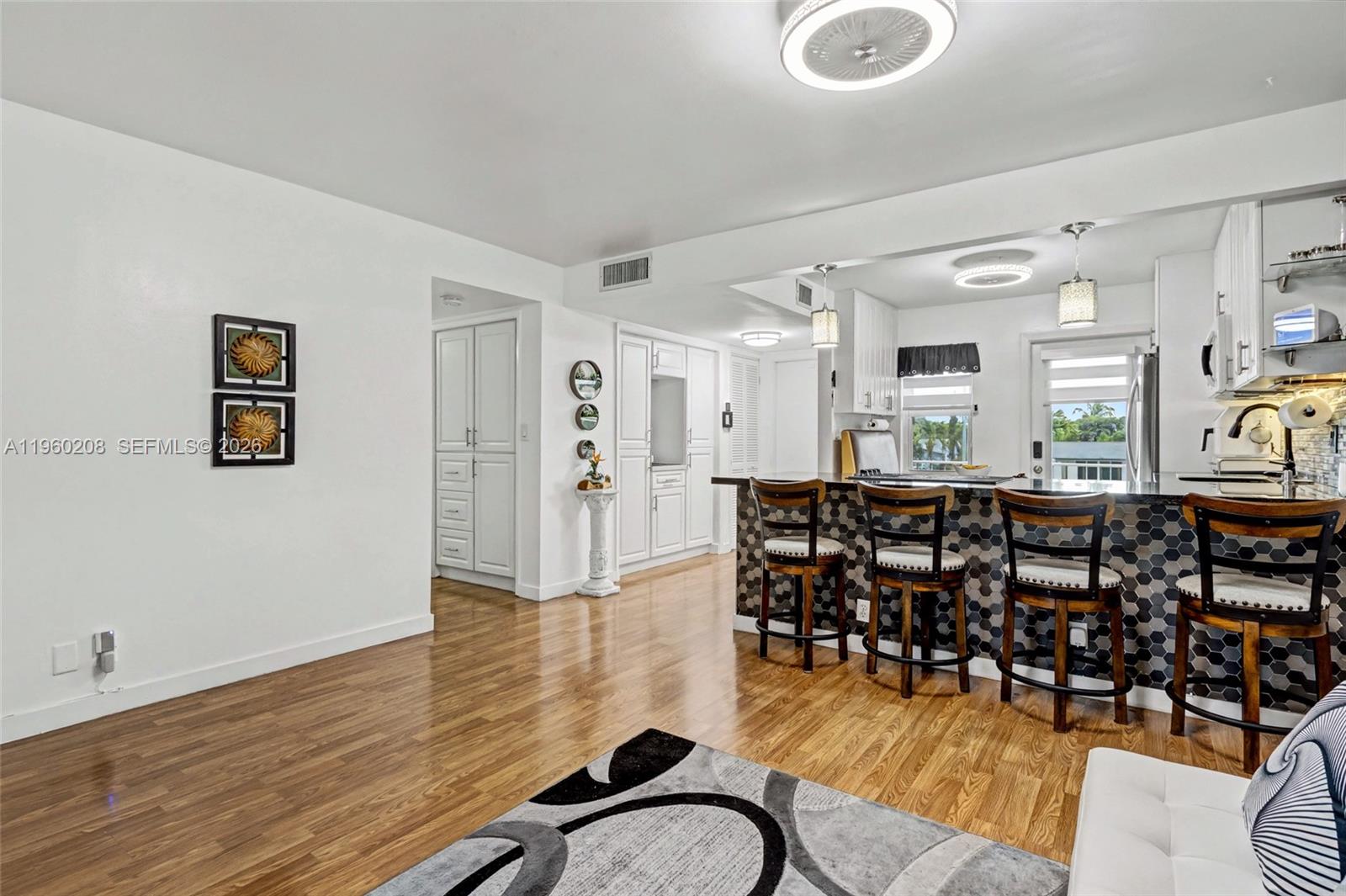 See details 207 2 / 2 992 sq. ft. $ 2026-02-05 0 Photo