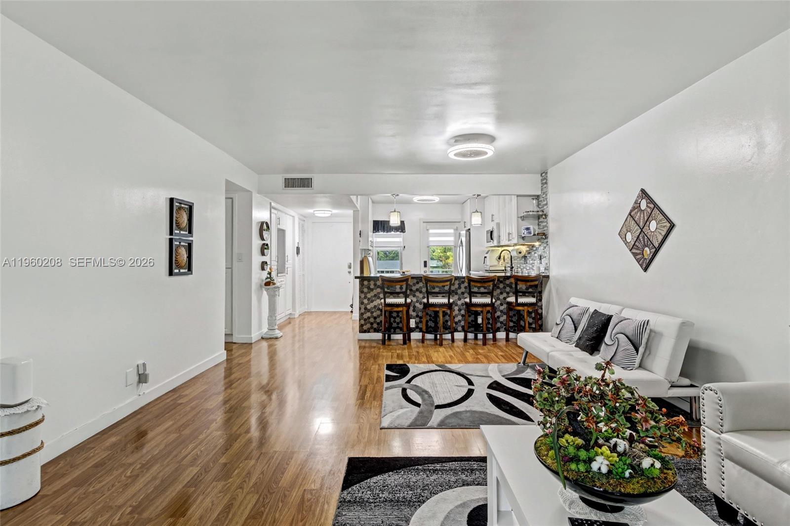 See details 207 2 / 2 992 sq. ft. $ 2026-02-05 0 Photo