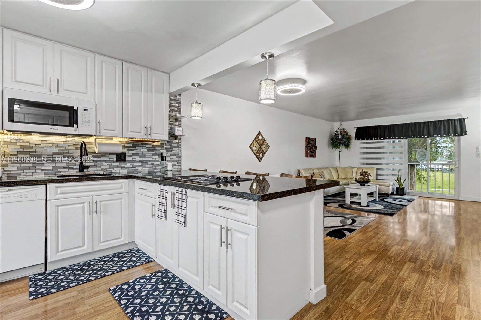 See details 207 2 / 2 992 sq. ft. $ 2026-02-05 0 Photo