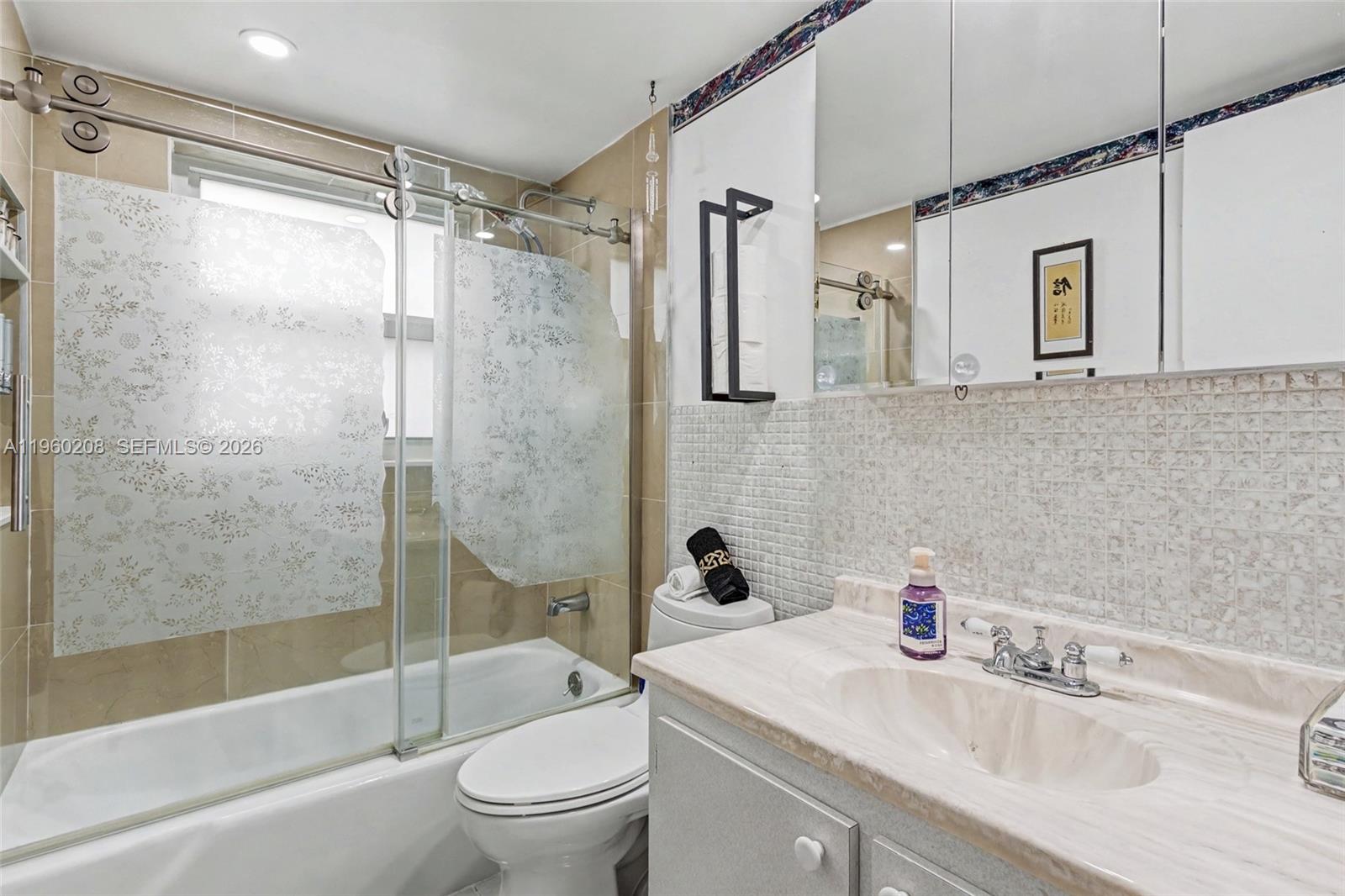 See details 207 2 / 2 992 sq. ft. $ 2026-02-05 0 Photo