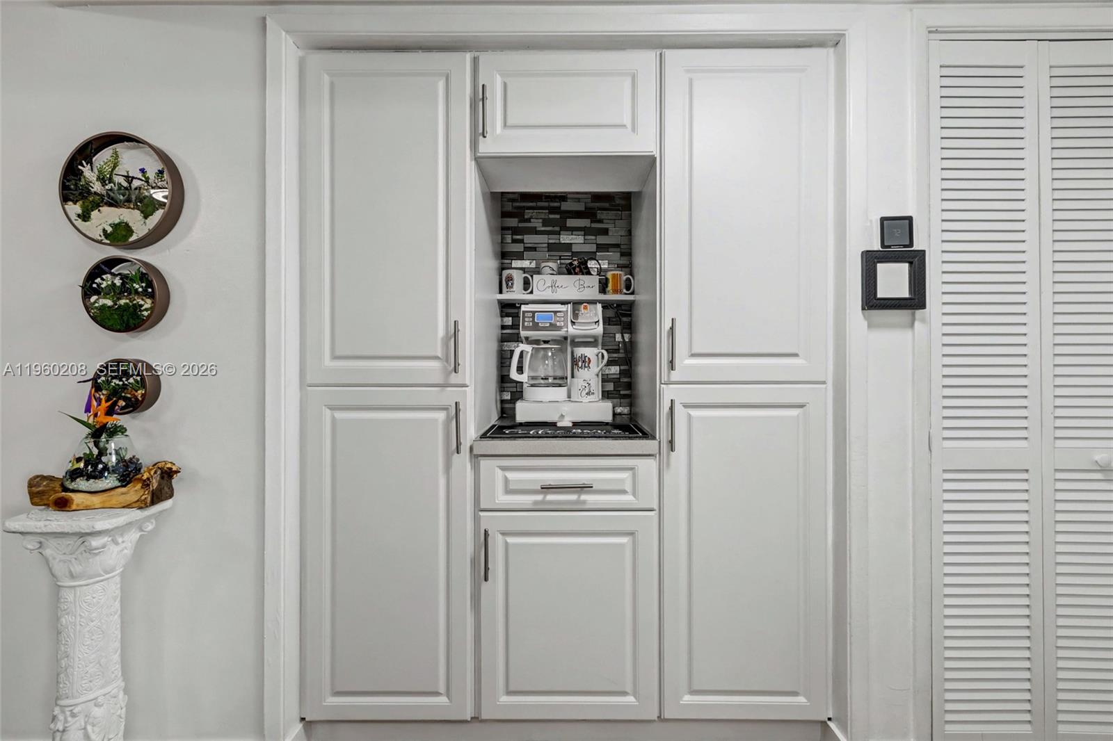 See details 207 2 / 2 992 sq. ft. $ 2026-02-05 0 Photo