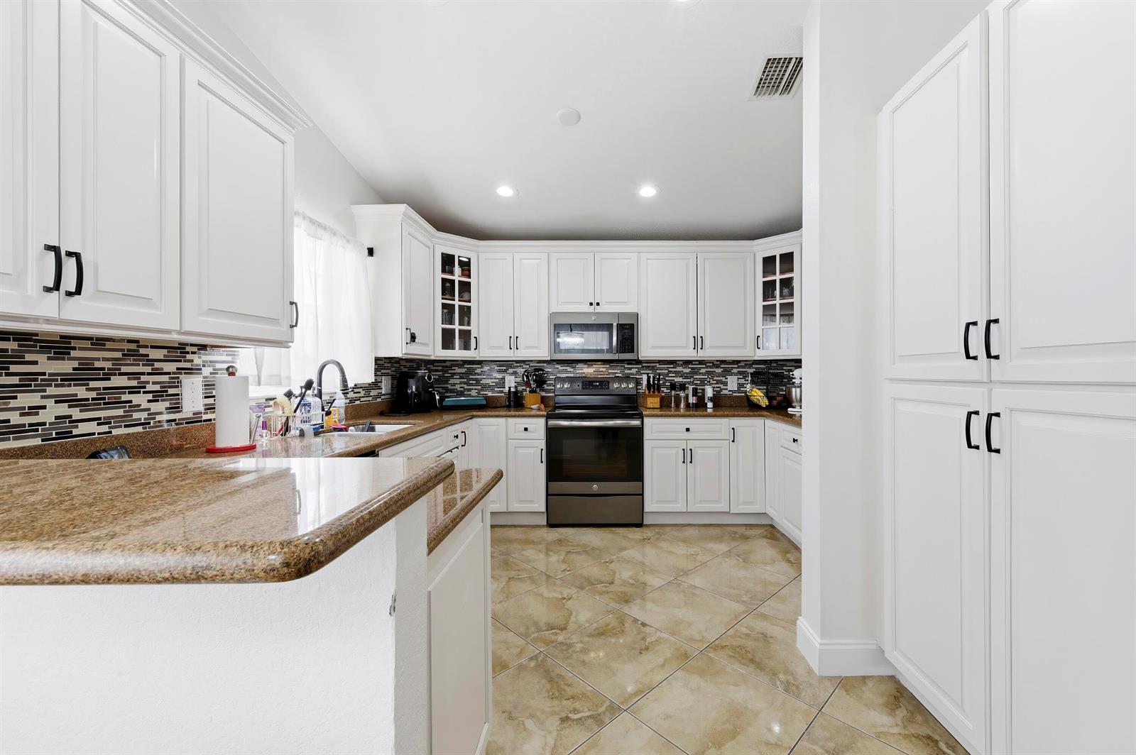 Ver detalles 340 3 / 2 1570 sq. ft. $ 2026-04-03 0 foto