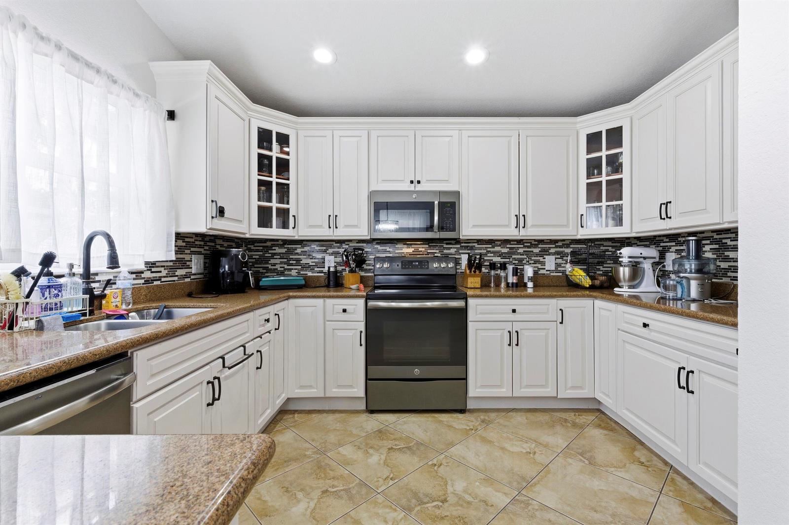 Ver detalles 340 3 / 2 1570 sq. ft. $ 2026-04-03 0 foto
