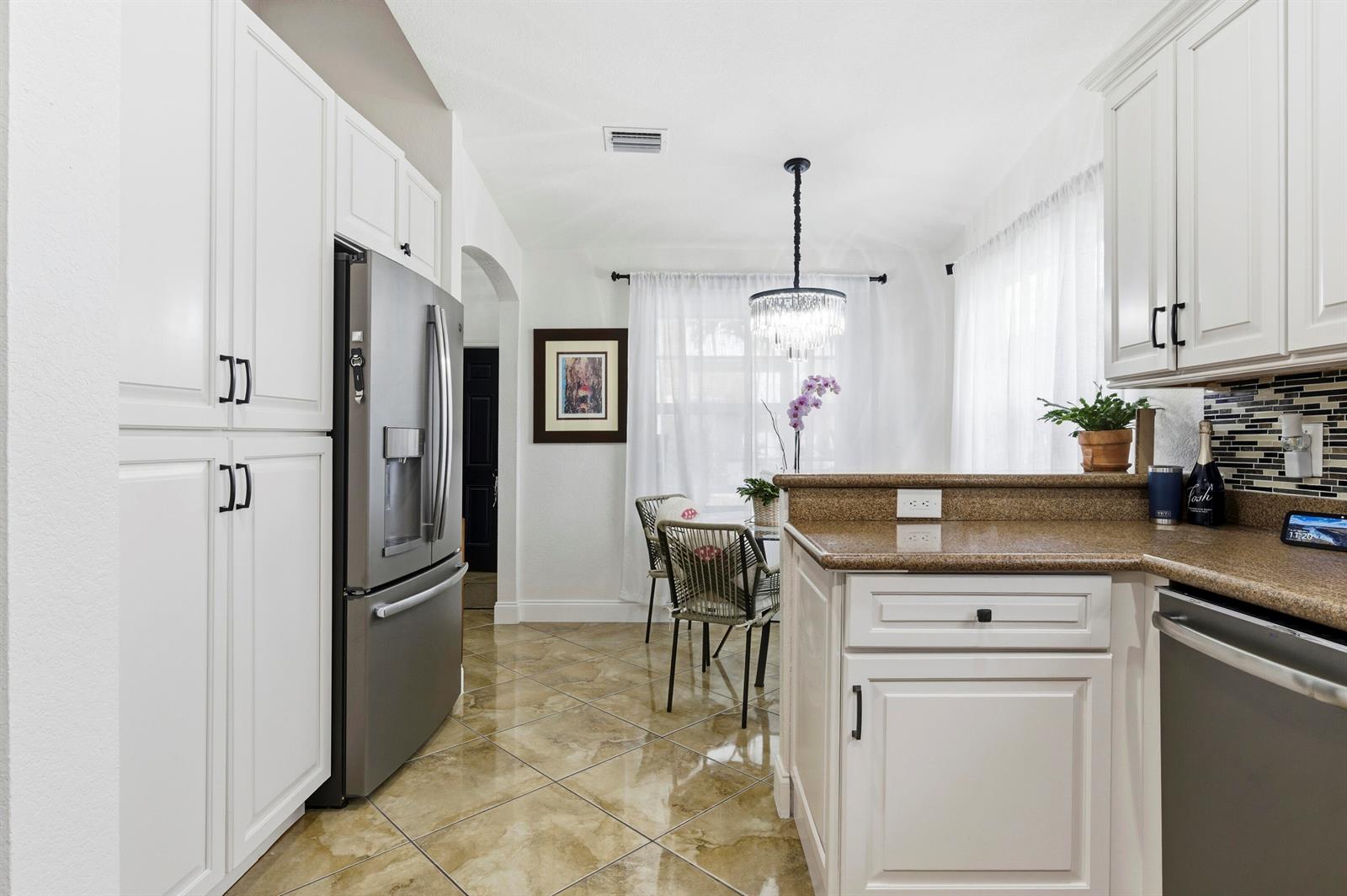 Ver detalles 340 3 / 2 1570 sq. ft. $ 2026-04-03 0 foto