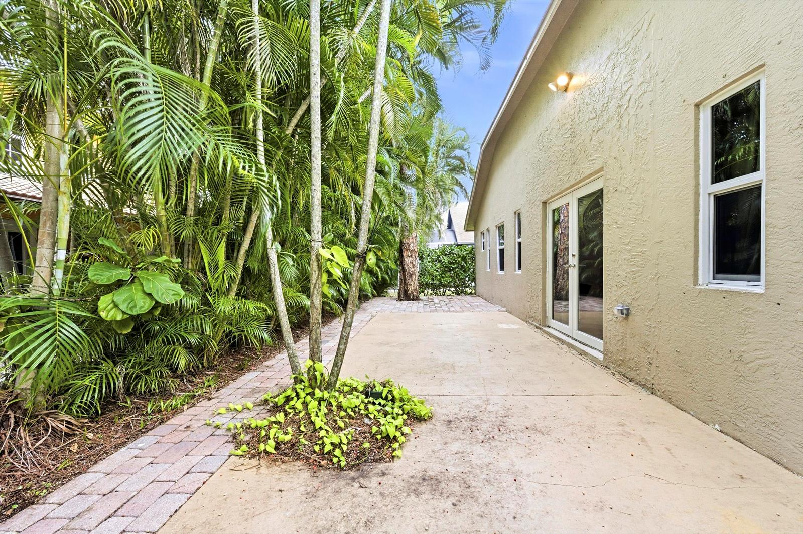 Ver detalles 340 3 / 2 1570 sq. ft. $ 2026-04-03 0 foto