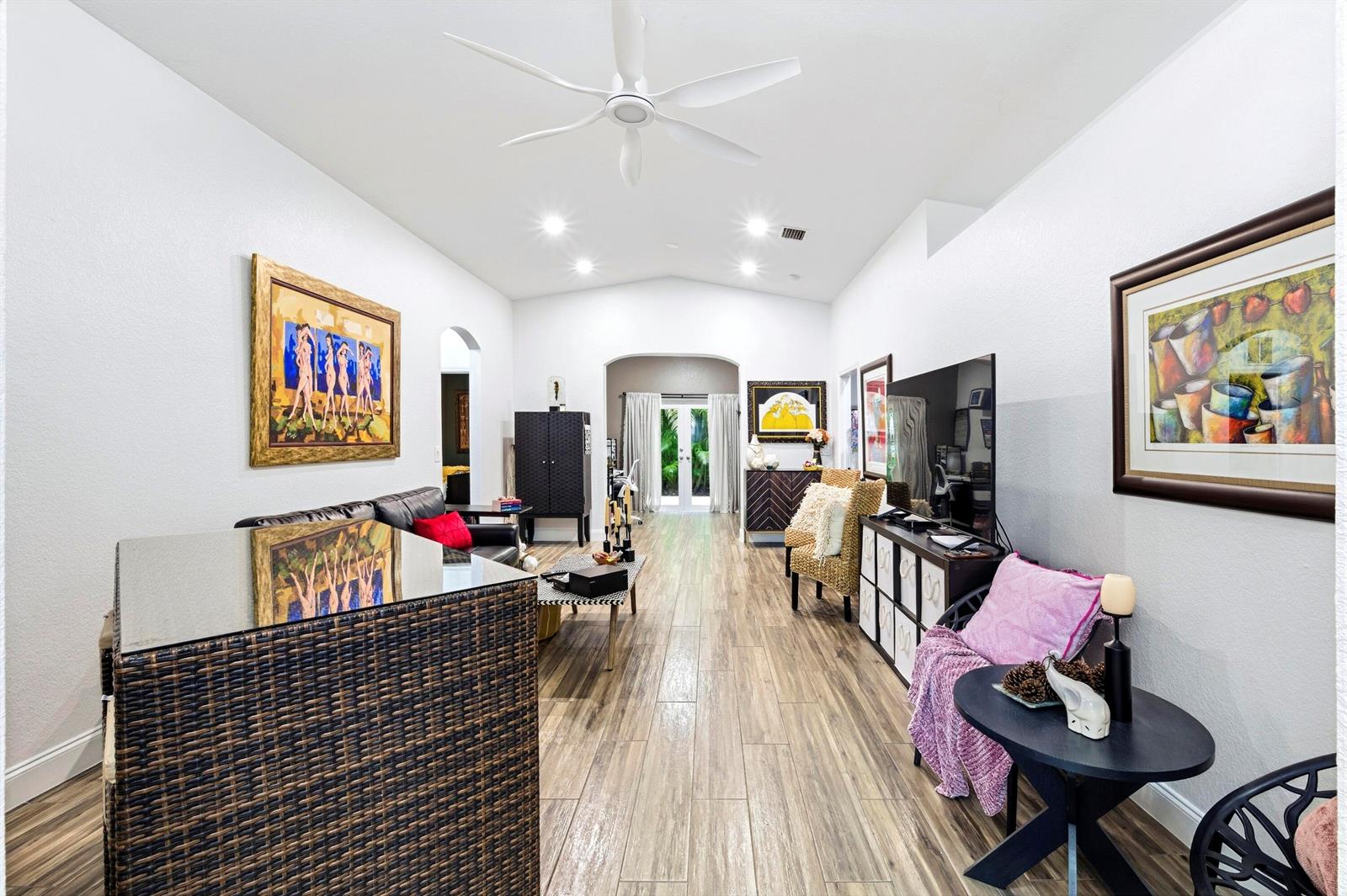 Ver detalles 340 3 / 2 1570 sq. ft. $ 2026-04-03 0 foto