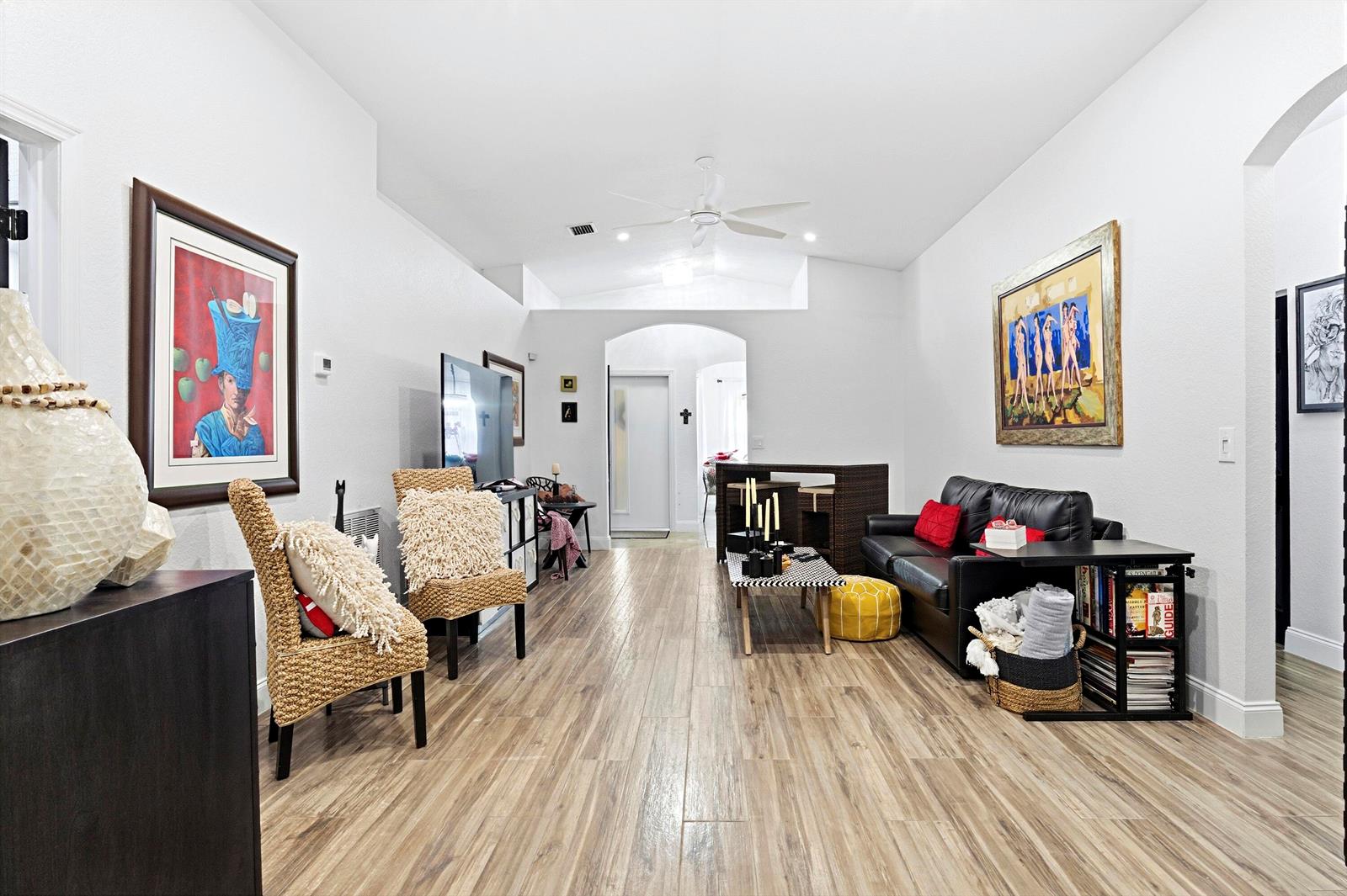 Ver detalles 340 3 / 2 1570 sq. ft. $ 2026-04-03 0 foto