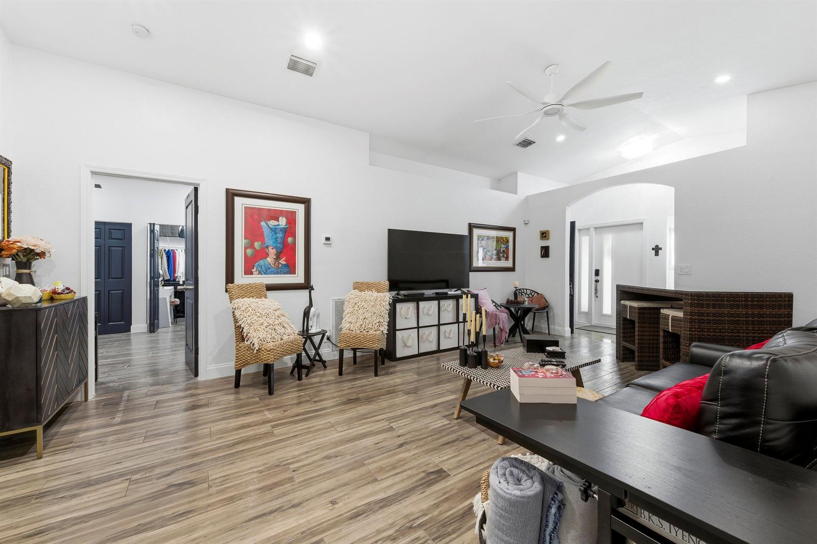 Ver detalles 340 3 / 2 1570 sq. ft. $ 2026-04-03 0 foto
