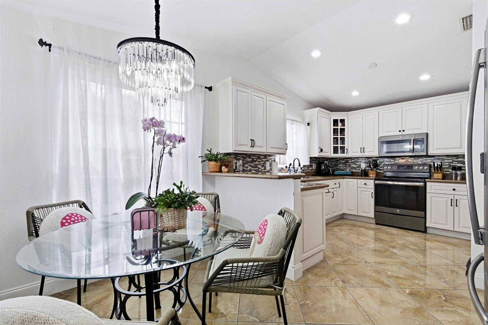 Ver detalles 340 3 / 2 1570 sq. ft. $ 2026-04-03 0 foto