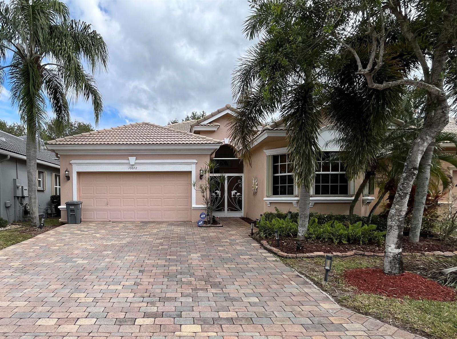 10072 3 / 2 1977 sq. ft. $ 2026-07-07 0 foto