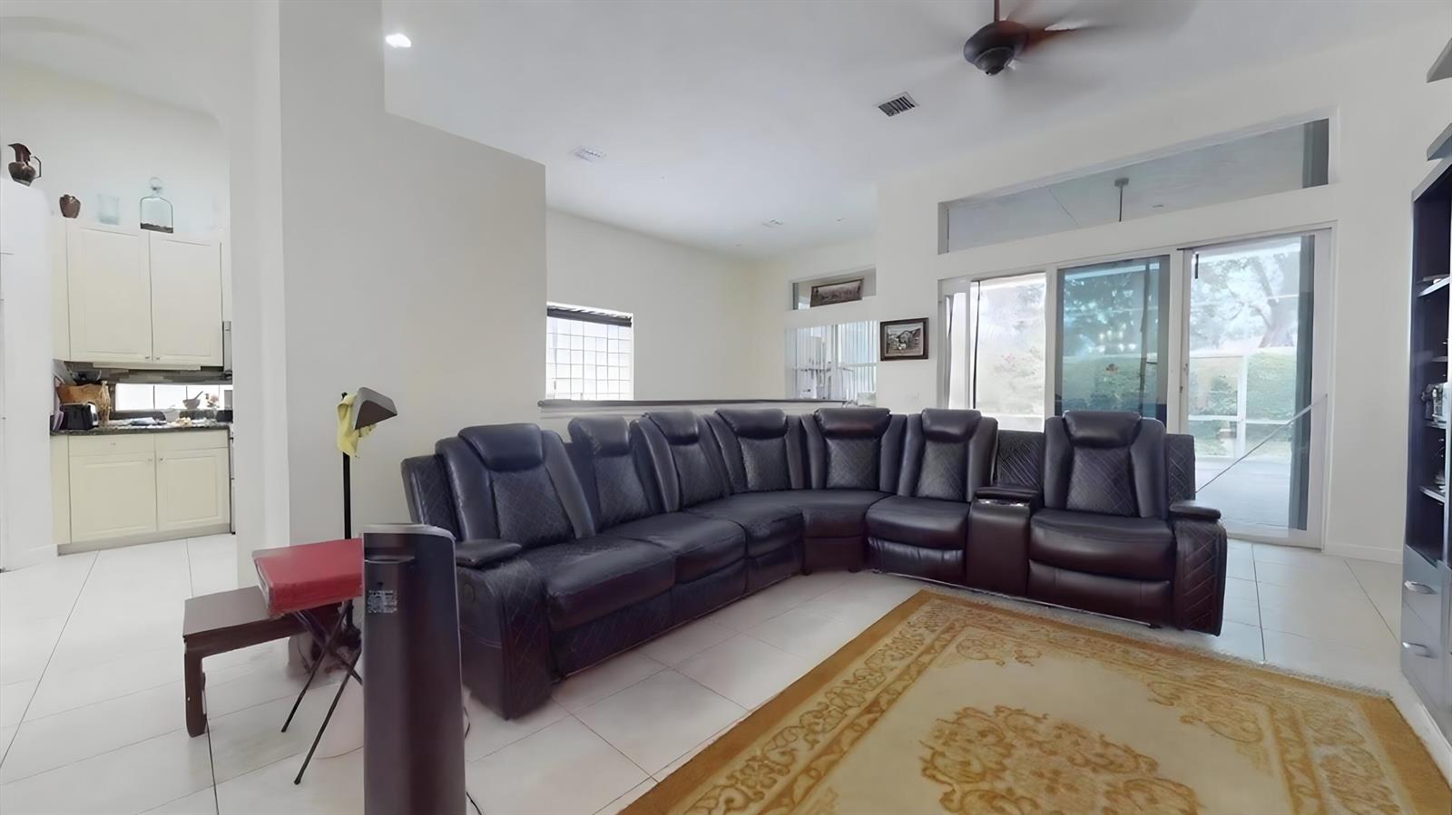 10072 3 / 2 1977 sq. ft. $ 2026-07-07 0 foto