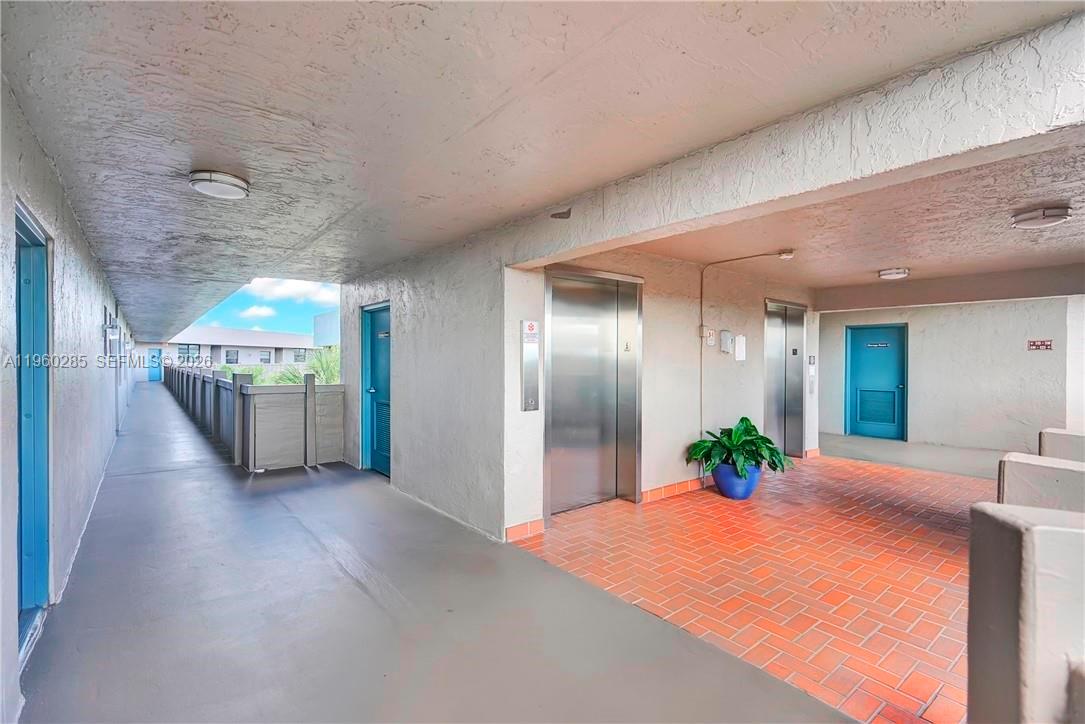 505 1 / 2  sq. ft. $ 2026-02-09 0 foto