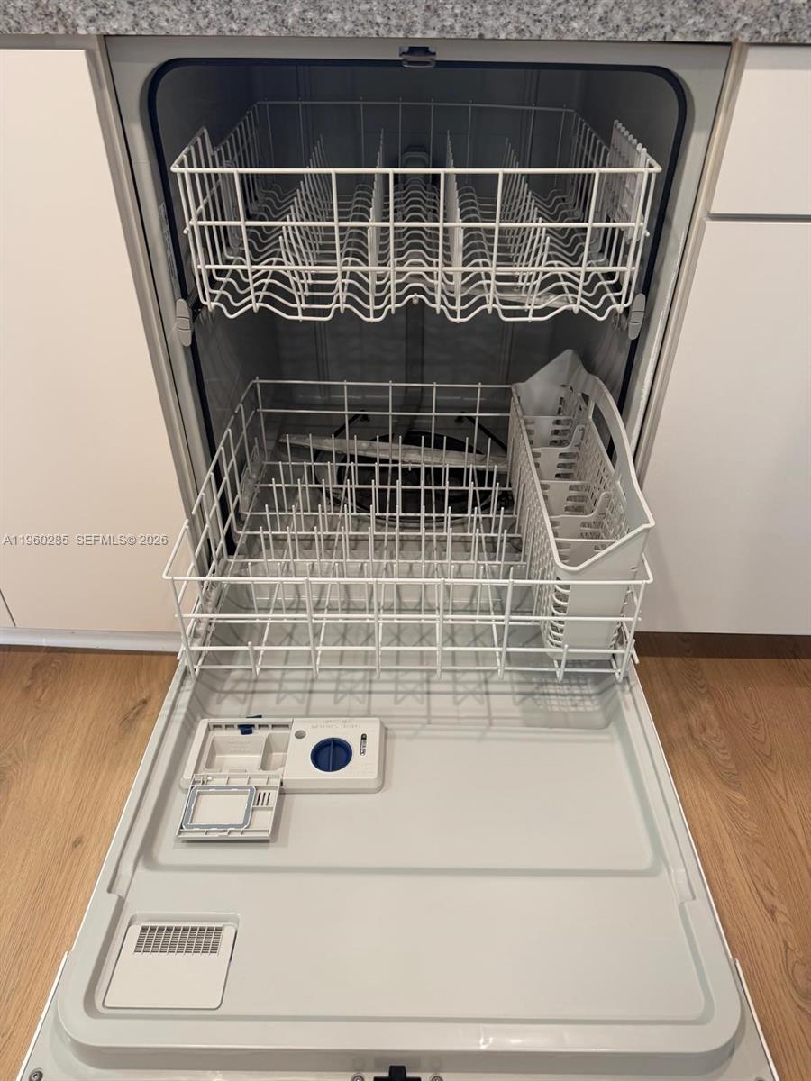 505 1 / 2  sq. ft. $ 2026-02-09 0 foto