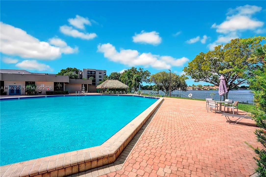 505 1 / 2  sq. ft. $ 2026-02-09 0 foto