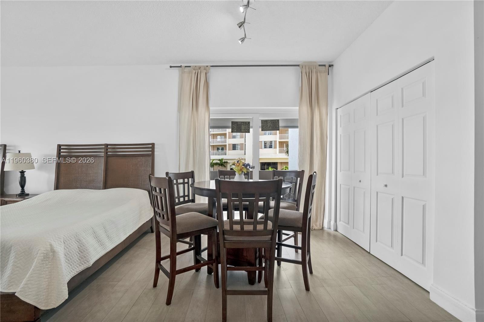 Ver detalles 125 0 / 1 598 sq. ft. $ 2026-02-06 0 foto