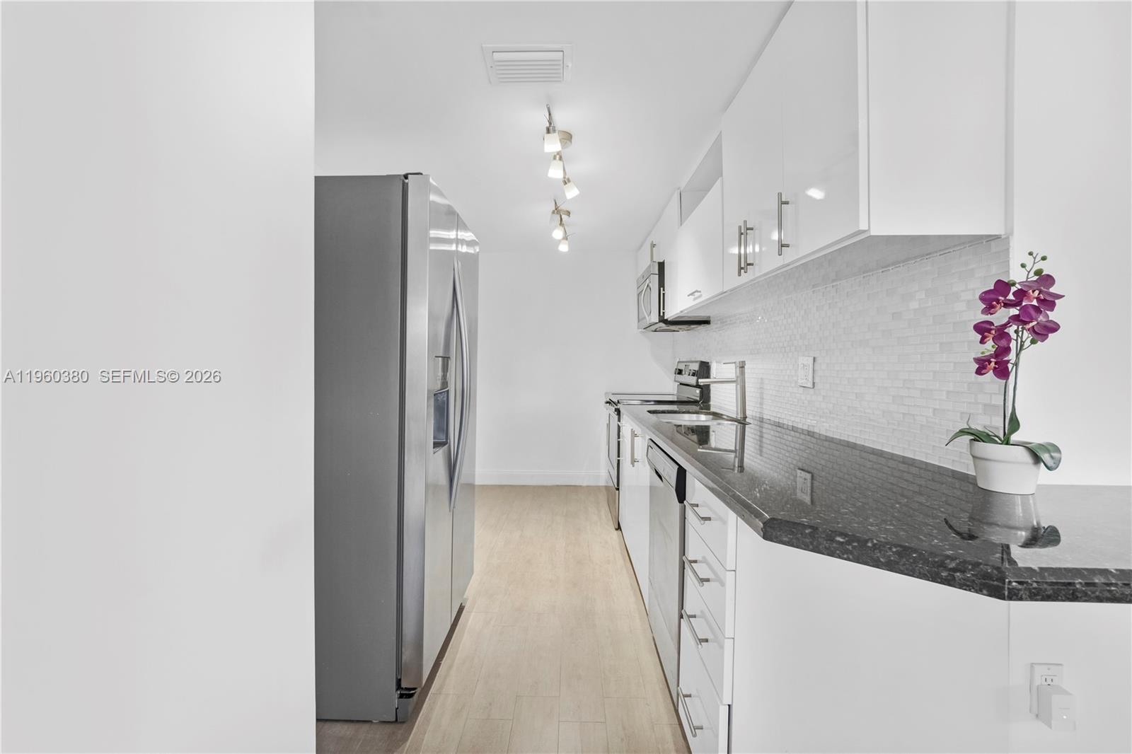 Ver detalles 125 0 / 1 598 sq. ft. $ 2026-02-06 0 foto