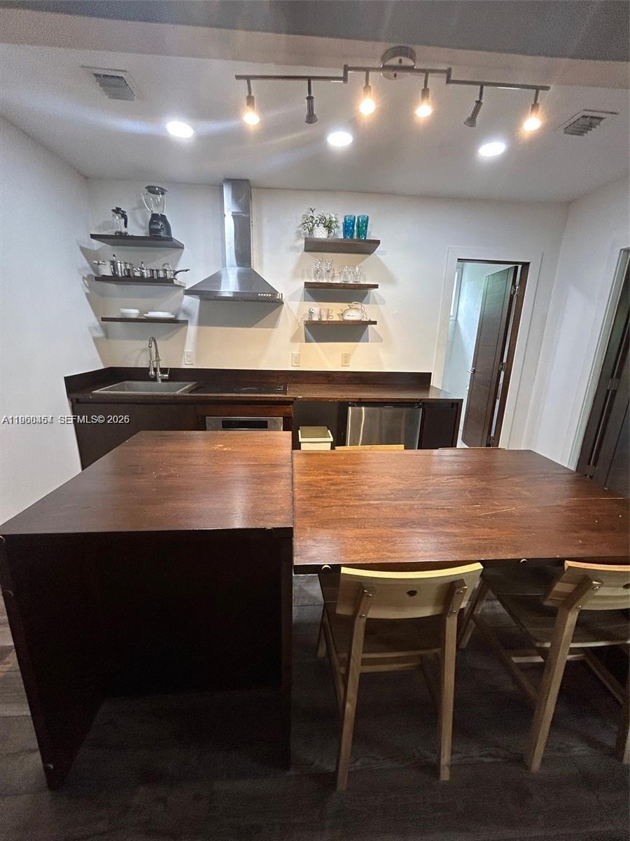 1531 6 / 5 3918 sq. ft. $ 2026-02-06 0 Photo