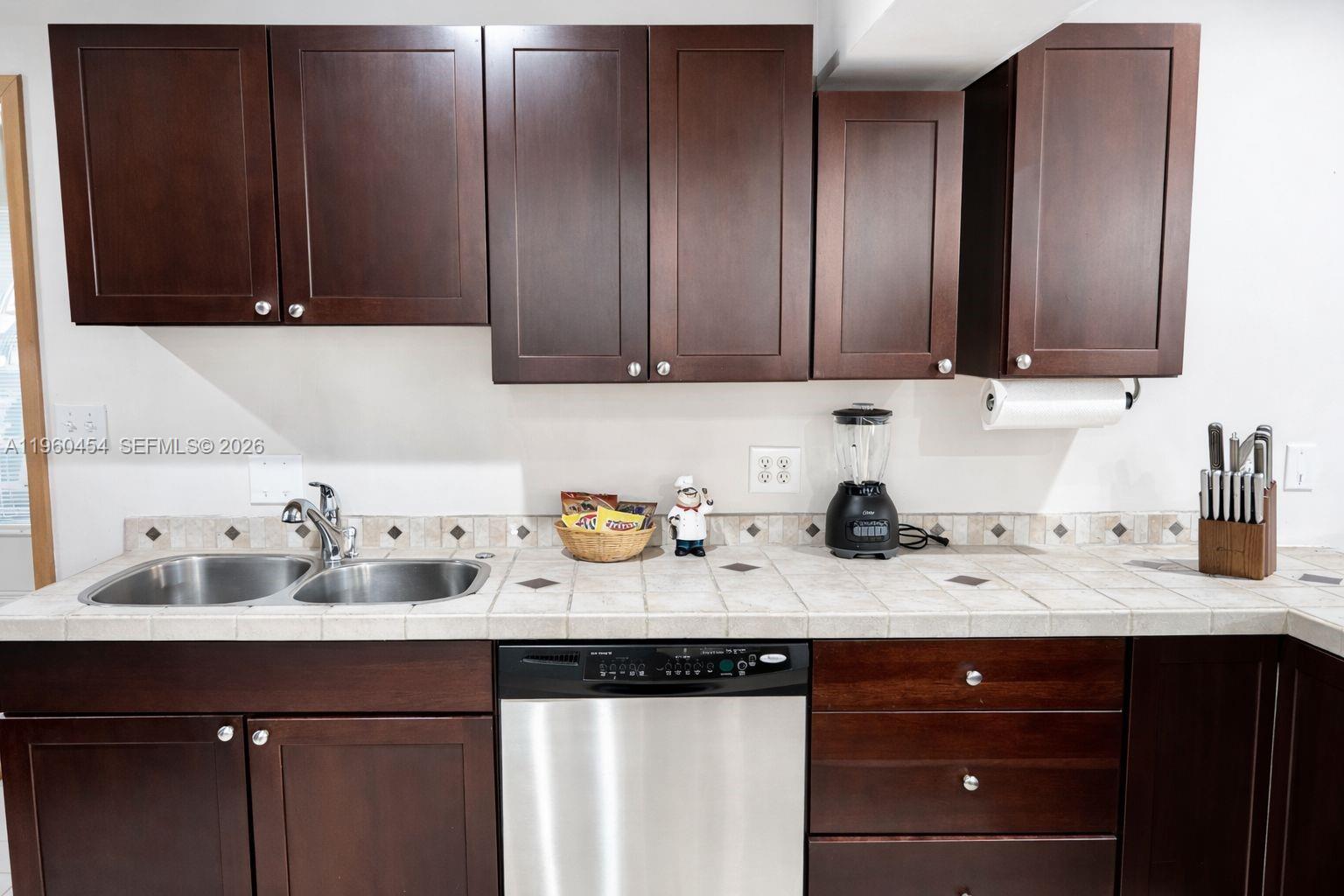 1531 6 / 5 3918 sq. ft. $ 2026-04-10 0 Photo