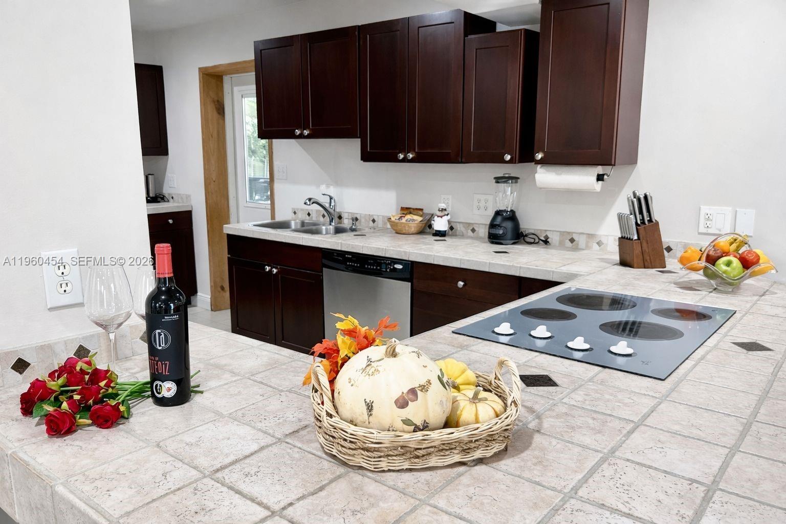 1531 6 / 5 3918 sq. ft. $ 2026-04-10 0 Photo