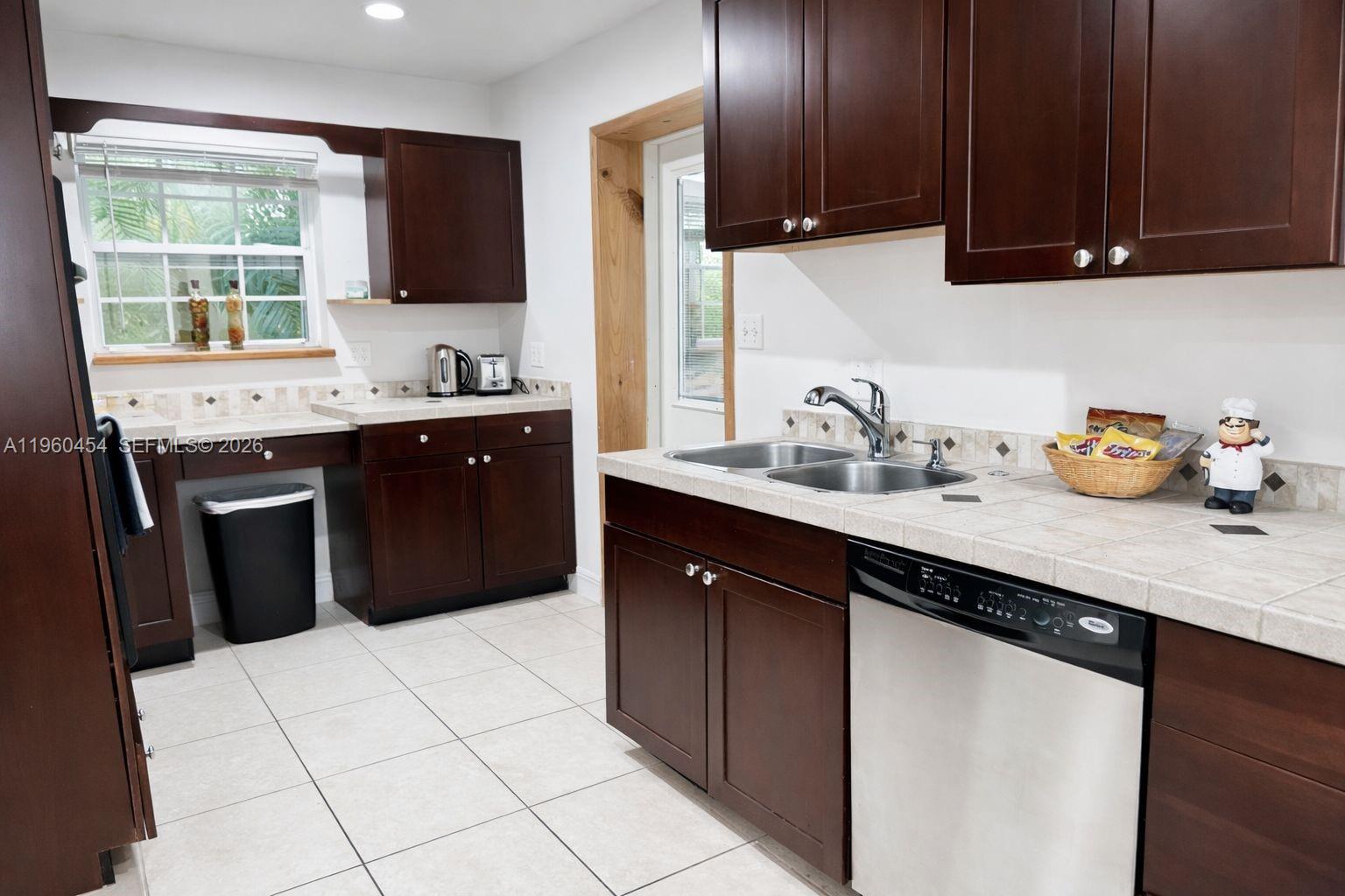 1531 6 / 5 3918 sq. ft. $ 2026-04-10 0 Photo