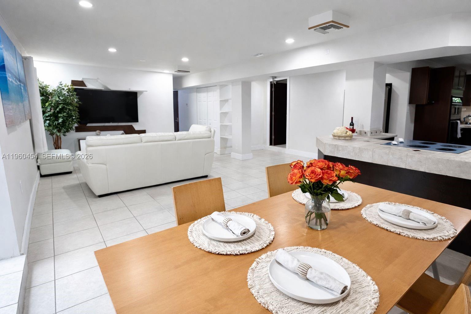 1531 6 / 5 3918 sq. ft. $ 2026-04-10 0 Photo