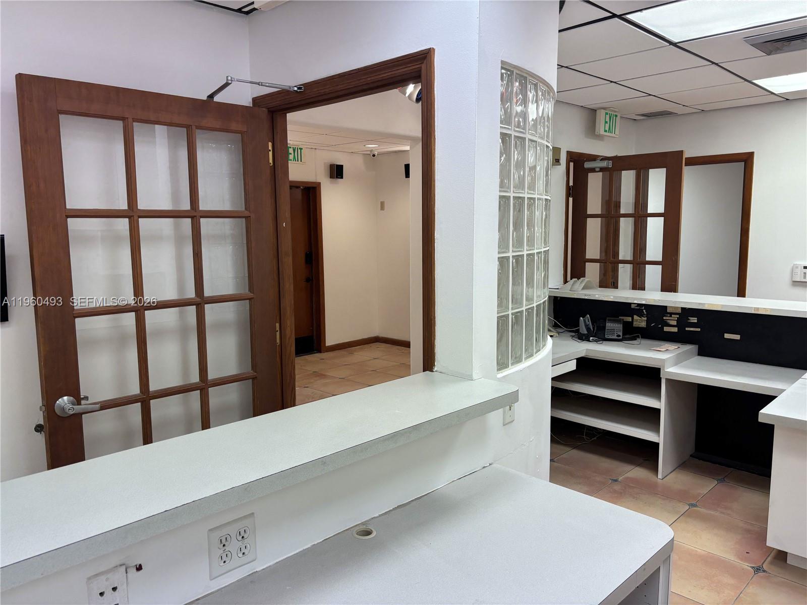 BLD-B #102  /   sq. ft. $ 2026-02-06 0 foto