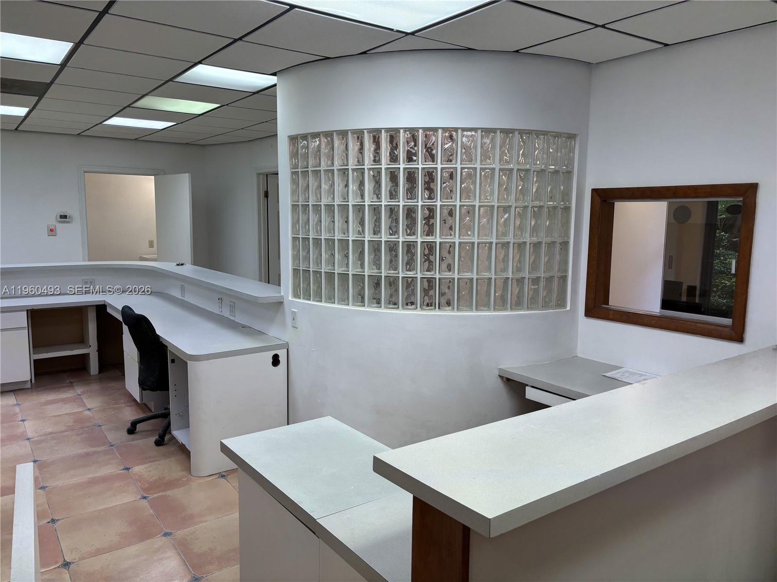 BLD-B #102  /   sq. ft. $ 2026-02-06 0 foto