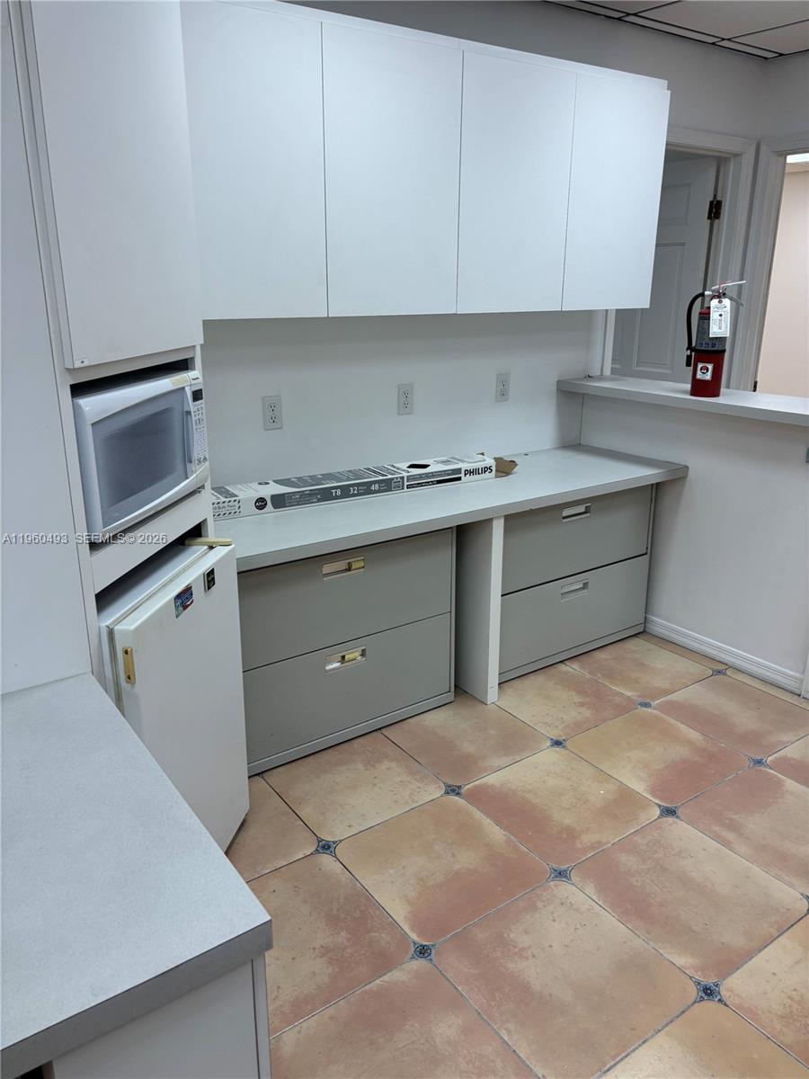 BLD-B #102  /   sq. ft. $ 2026-02-06 0 foto