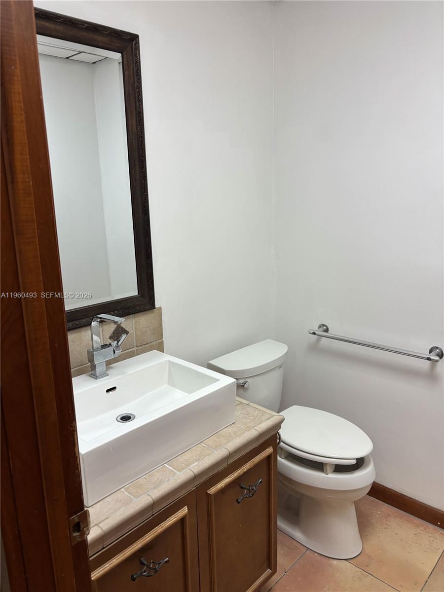 BLD-B #102  /   sq. ft. $ 2026-02-06 0 foto