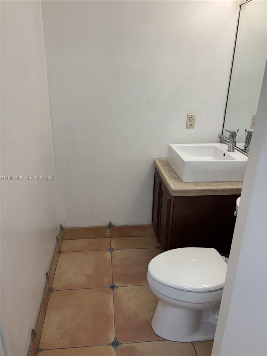 BLD-B #102  /   sq. ft. $ 2026-02-06 0 foto