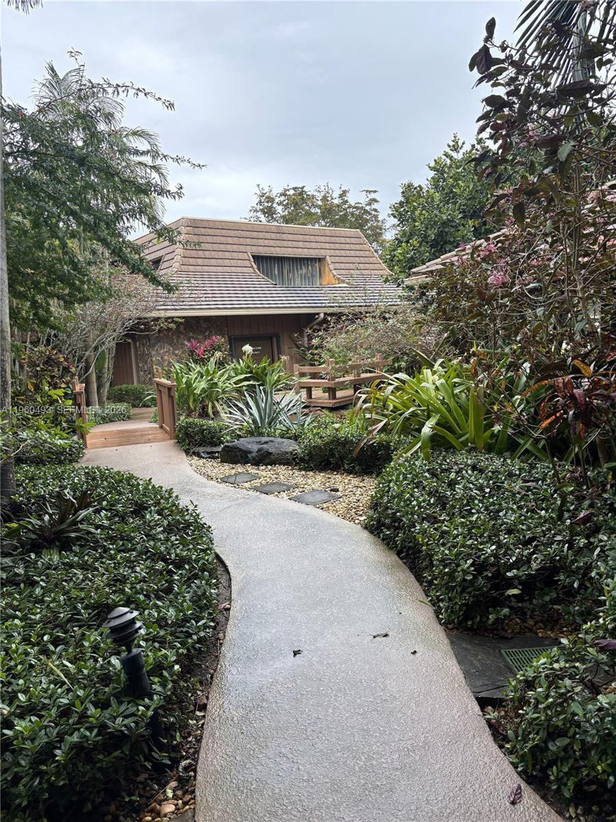 BLD-B #102  /   sq. ft. $ 2026-02-06 0 foto