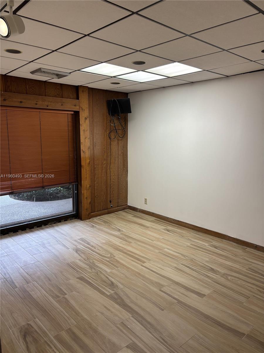 BLD-B #102  /   sq. ft. $ 2026-02-06 0 foto