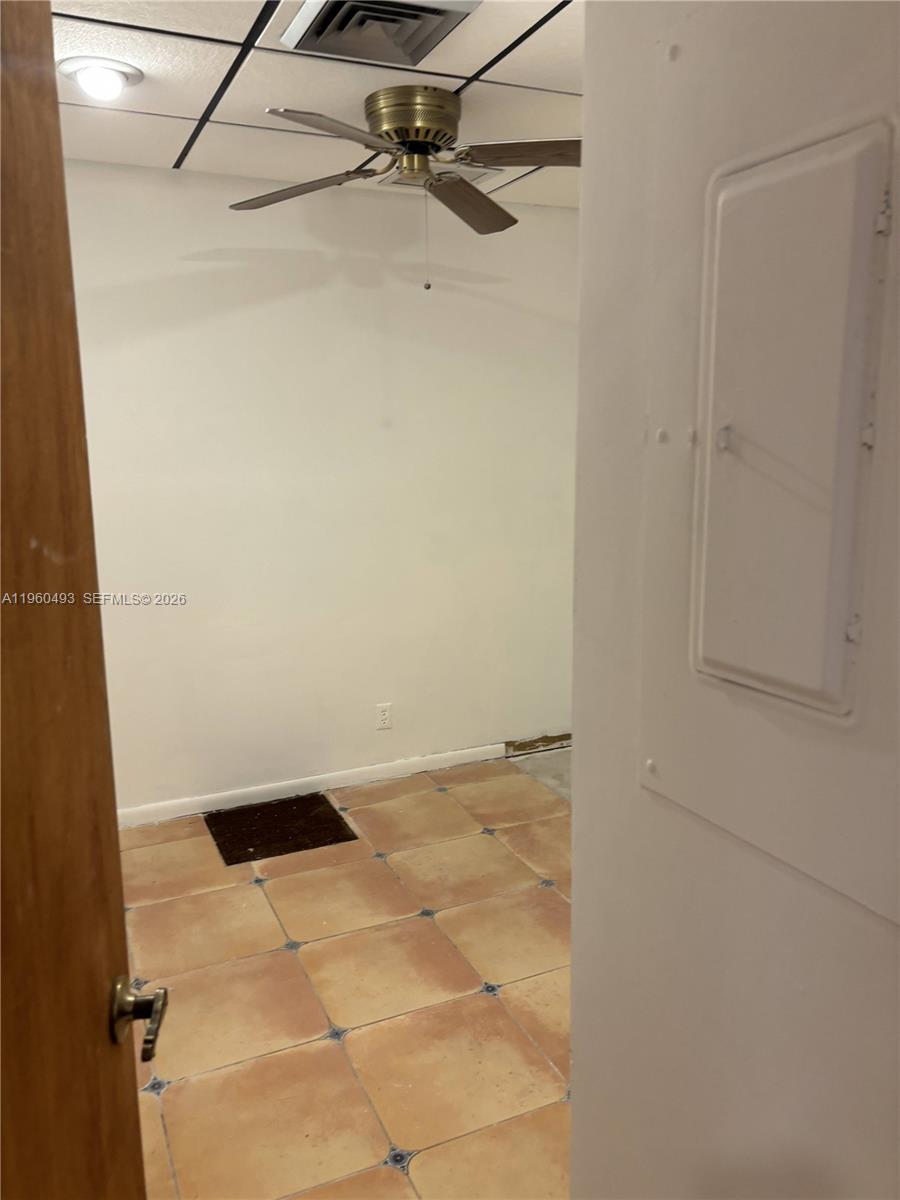 BLD-B #102  /   sq. ft. $ 2026-02-06 0 foto