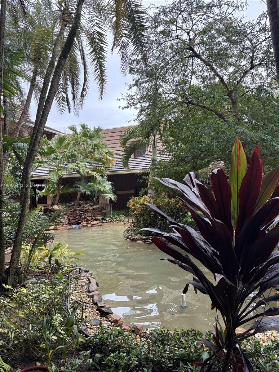 BLD-B #102  /   sq. ft. $ 2026-02-06 0 foto