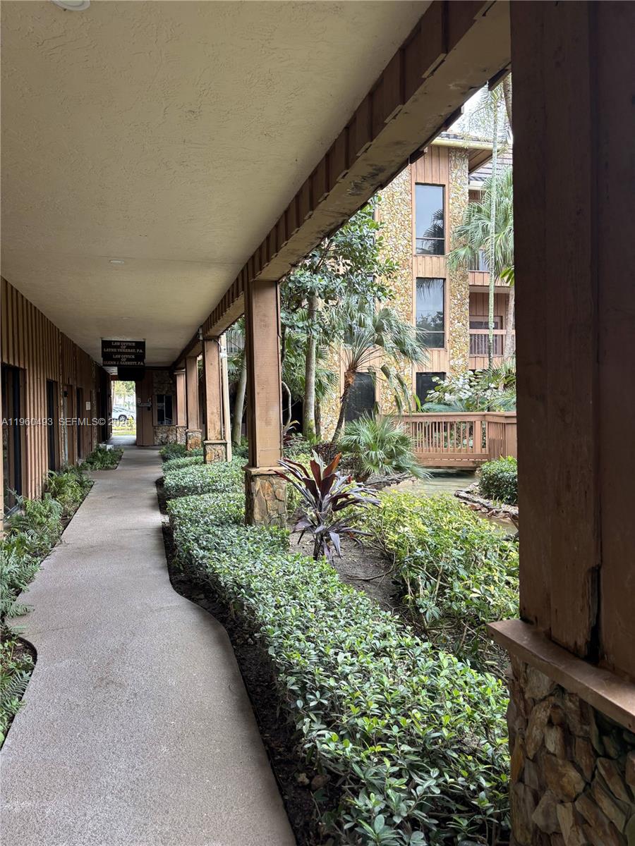 BLD-B #102  /   sq. ft. $ 2026-02-06 0 foto