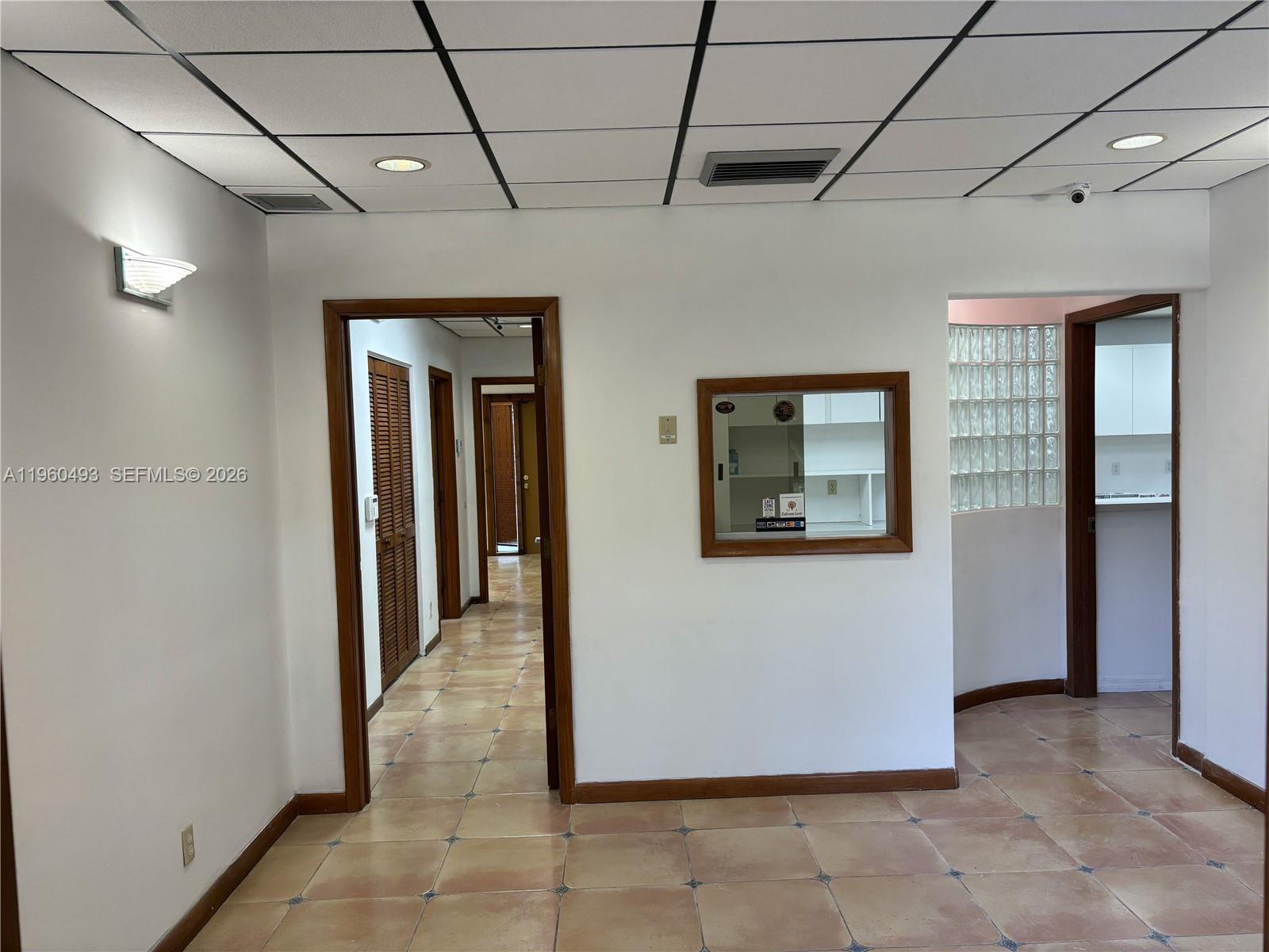 BLD-B #102  /   sq. ft. $ 2026-02-06 0 foto