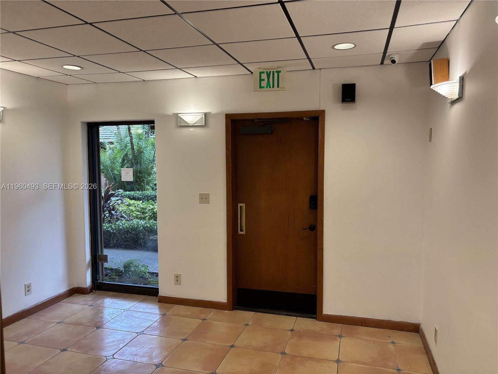 BLD-B #102  /   sq. ft. $ 2026-02-06 0 foto