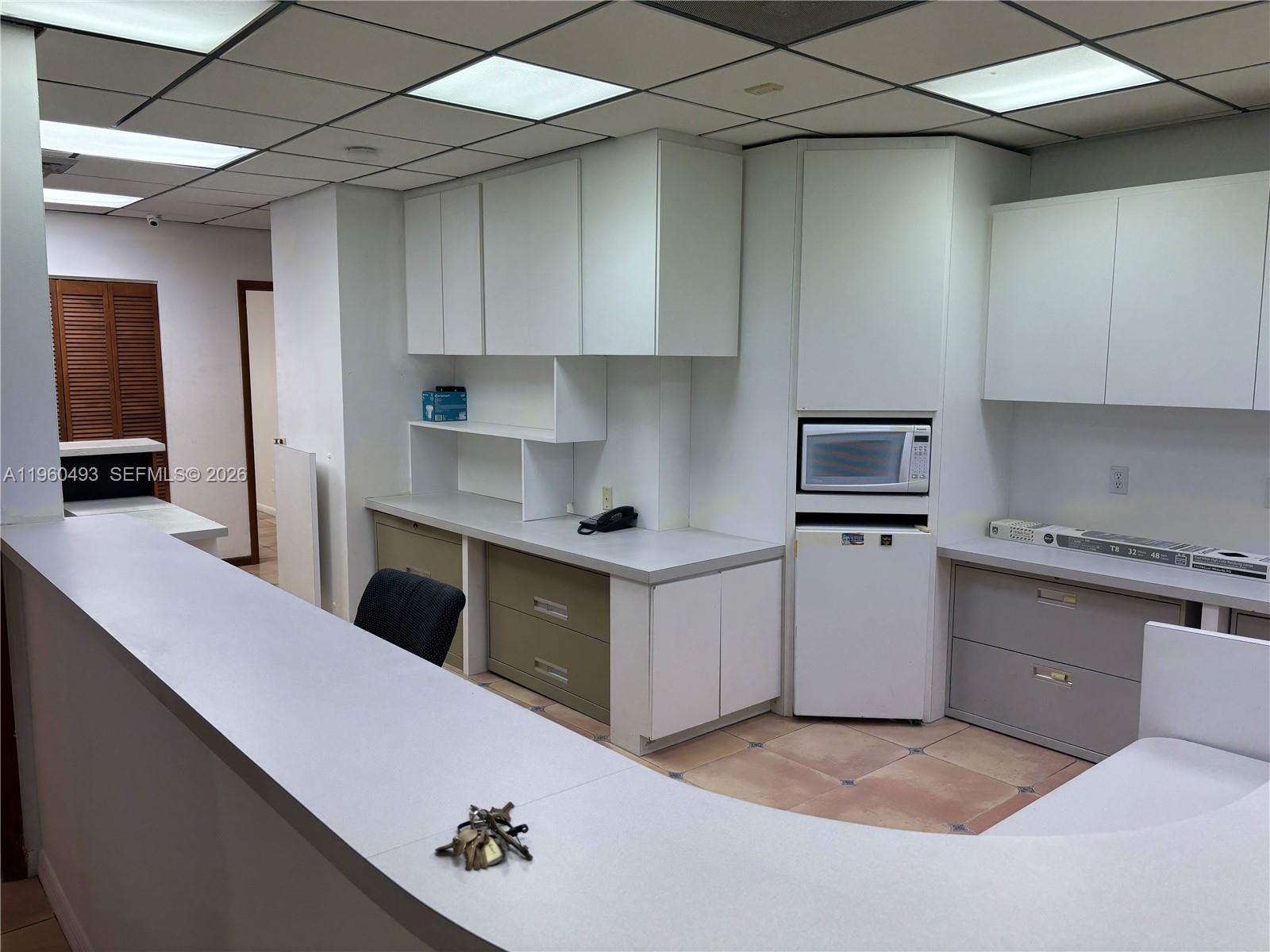 BLD-B #102  /   sq. ft. $ 2026-02-06 0 foto