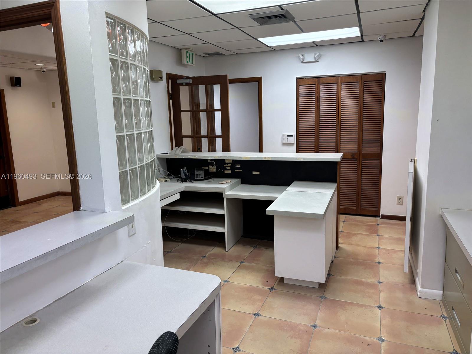 BLD-B #102  /   sq. ft. $ 2026-02-06 0 foto