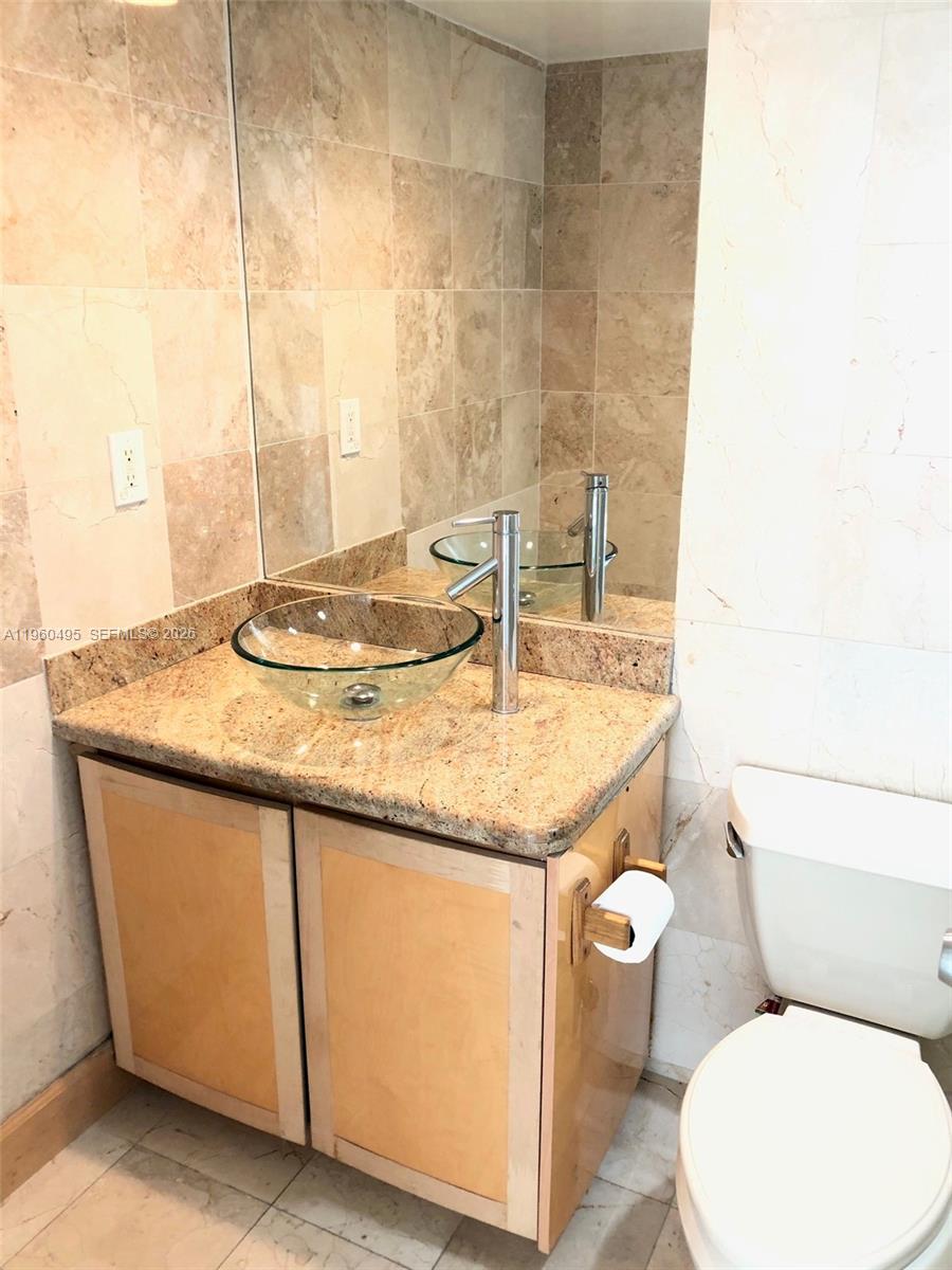 Photo of 3901 Ocean Dr  #2J, Hollywood, Florida, 33019 - Marble tile Bathroom