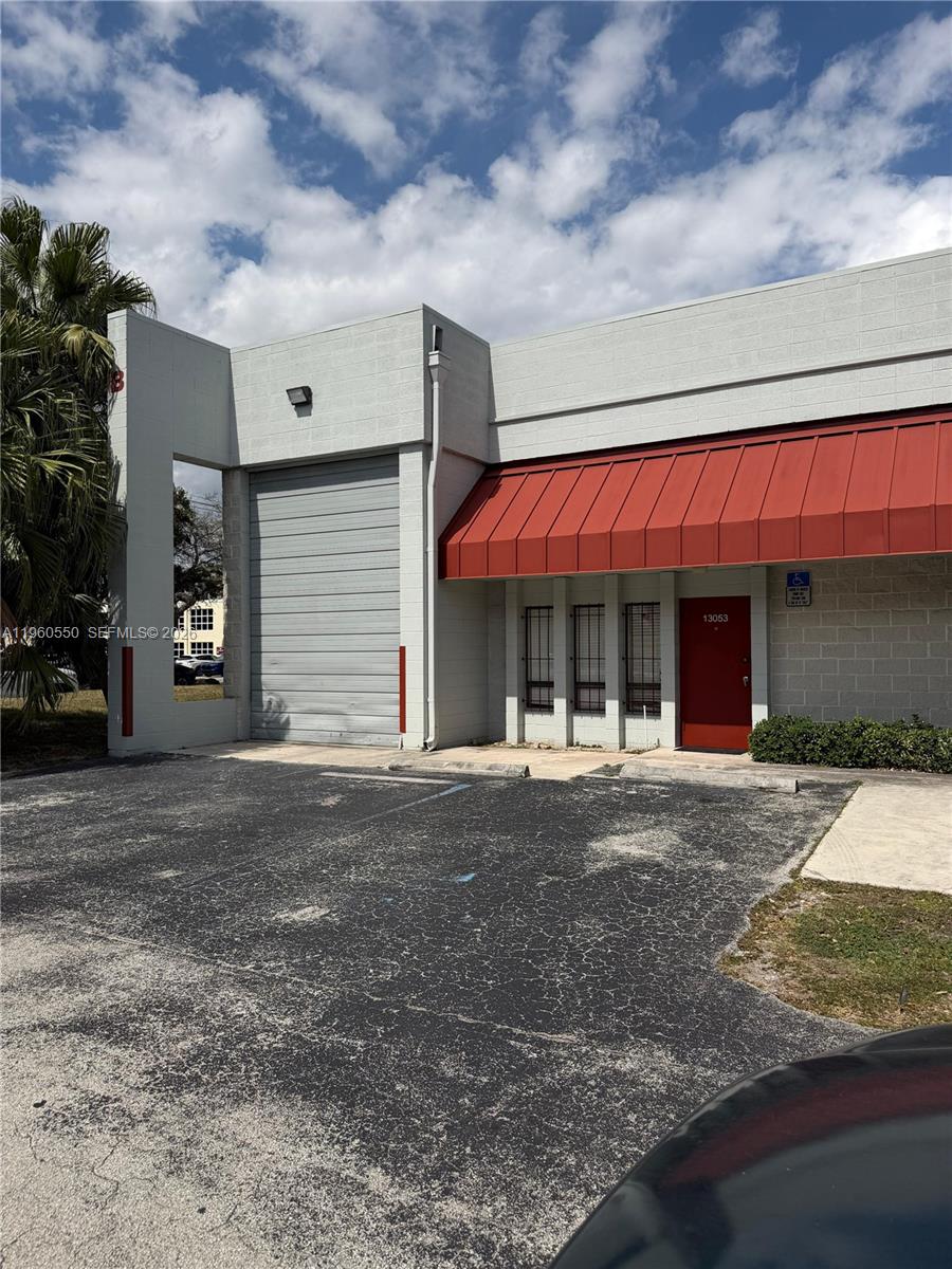 See details 13053 / sq. ft. $ 2026-02-12 0 Photo