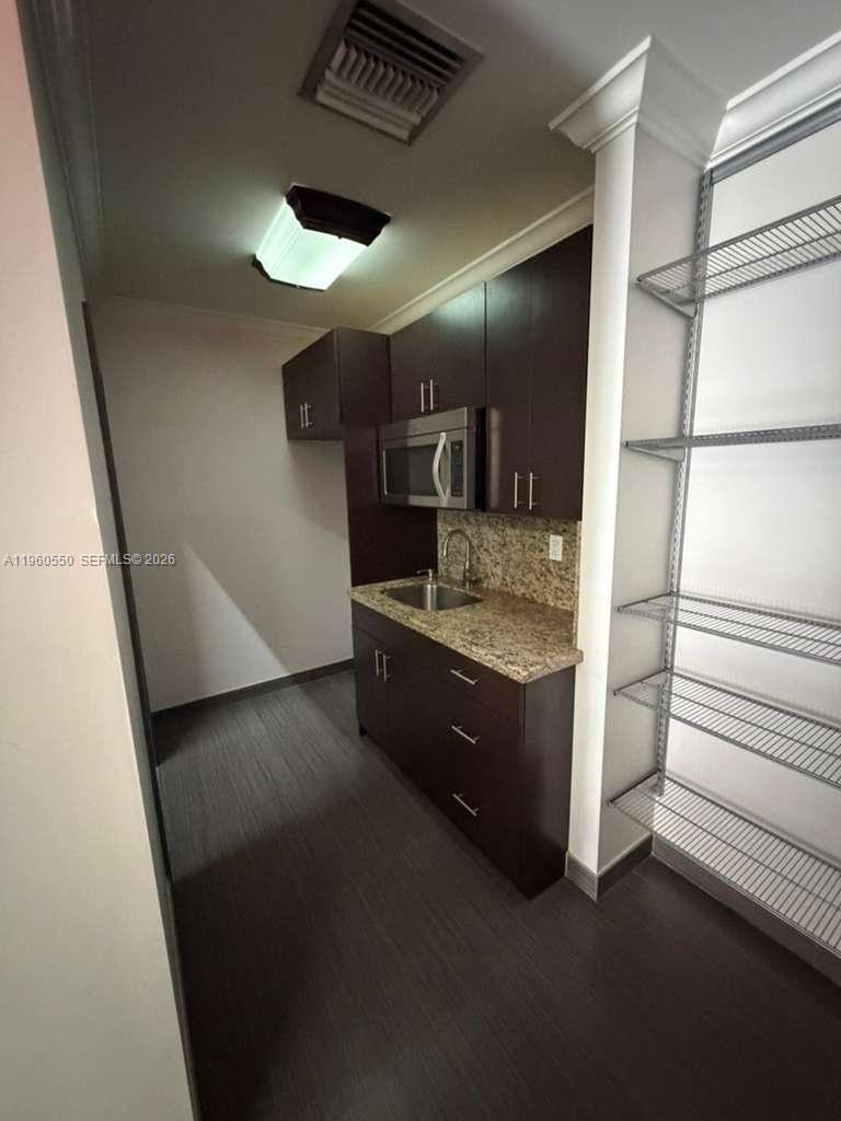 See details 13053 / sq. ft. $ 2026-02-12 0 Photo