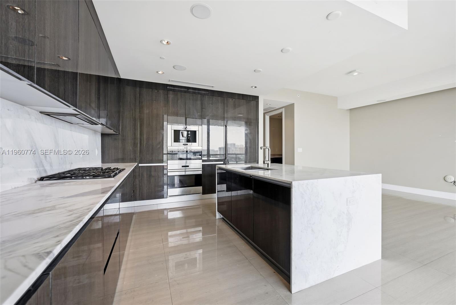 Photo of 3250 188th St  #906, Aventura, Florida, 33180 - 