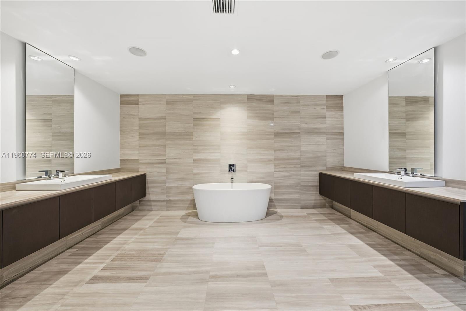 Photo of 3250 188th St  #906, Aventura, Florida, 33180 - 