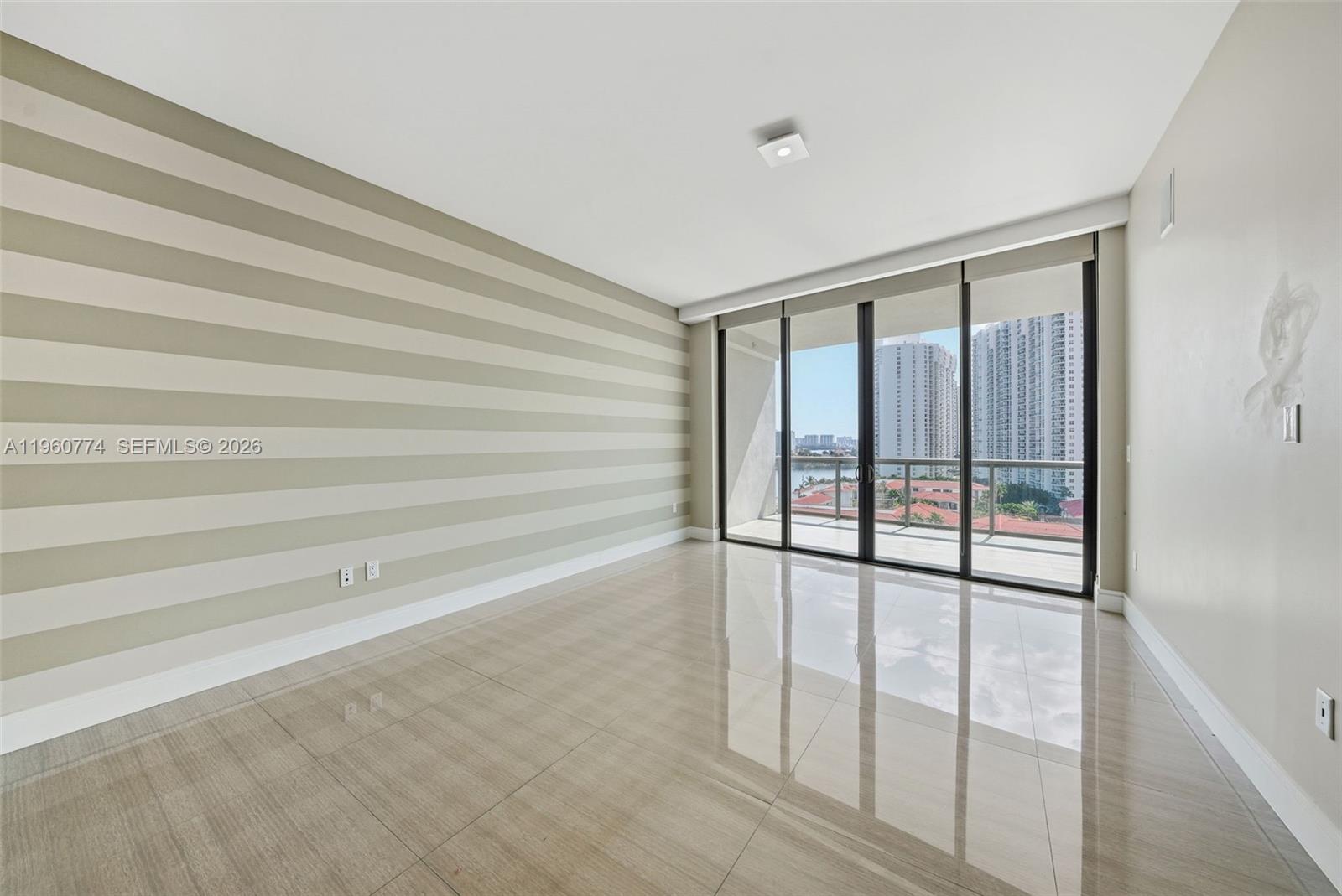 Photo of 3250 188th St  #906, Aventura, Florida, 33180 - 