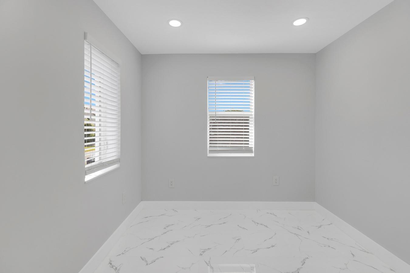   / 0 1296 sq. ft. $ 2026-04-15 0 foto